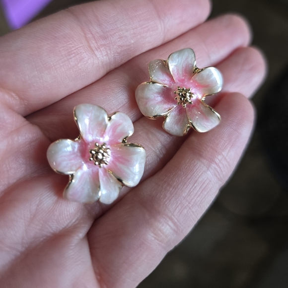Elegant Pink and Gold Flower Clip On Earrings - Picture 2 of 3